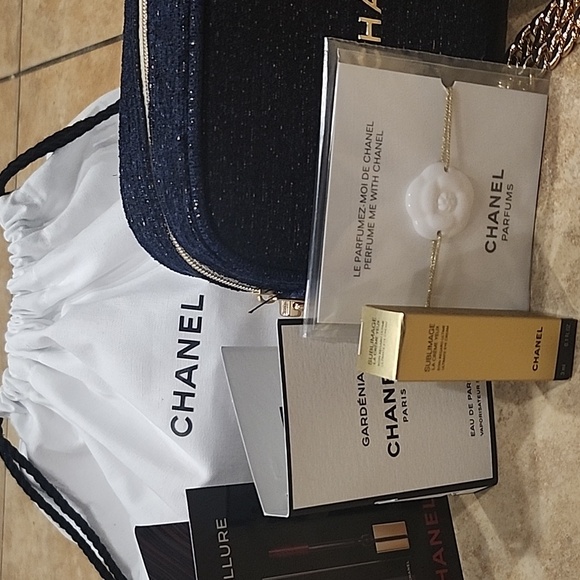 Chanel Amazing Cosmetic Bundle NWOB - Picture 3 of 10